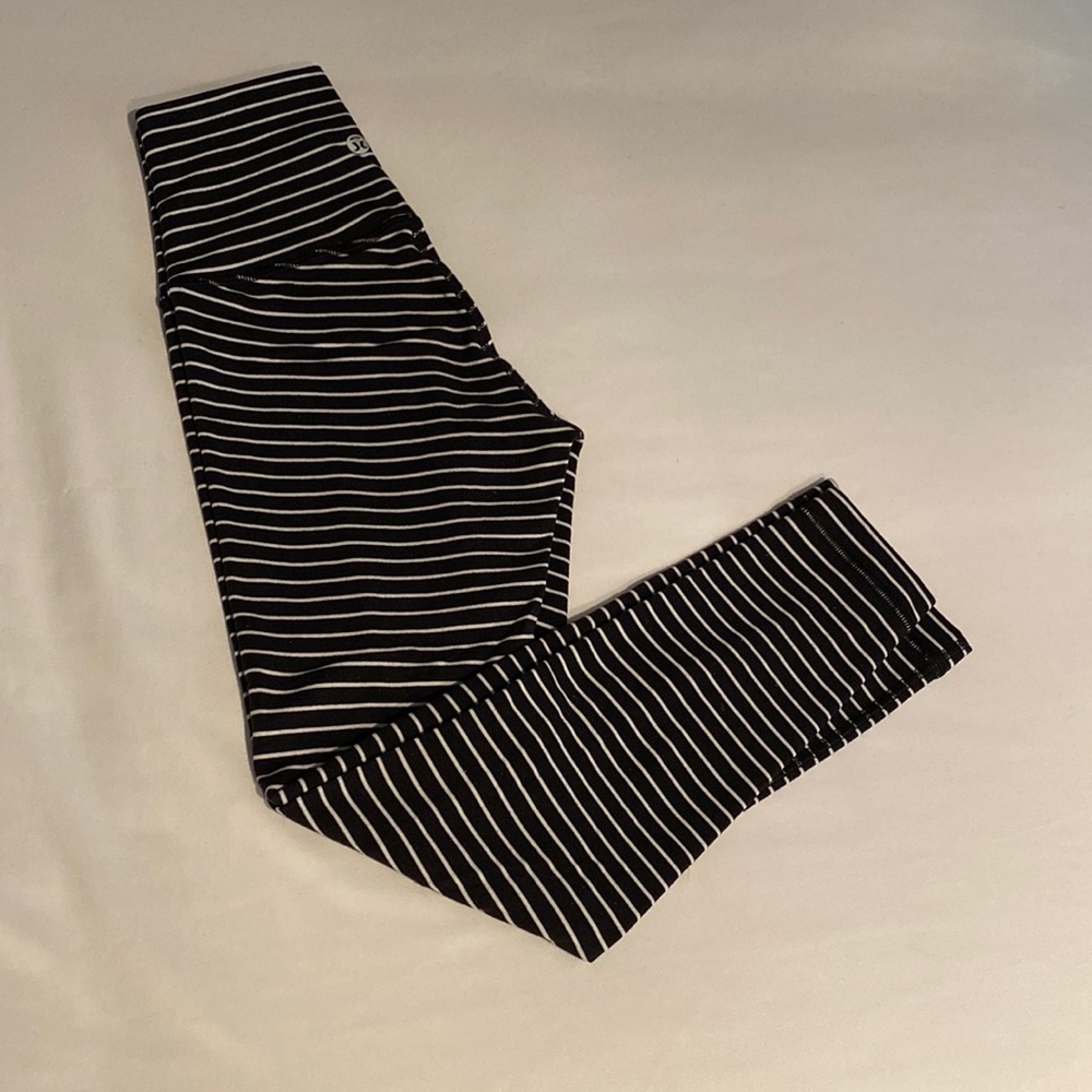 Lululemon SZ 2 Leggings — 23”